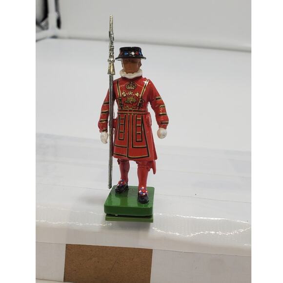 Vintage England Britians 1986 (Metal) Figurine -  RARE, PRE-OWNED - Picture 1 of 5